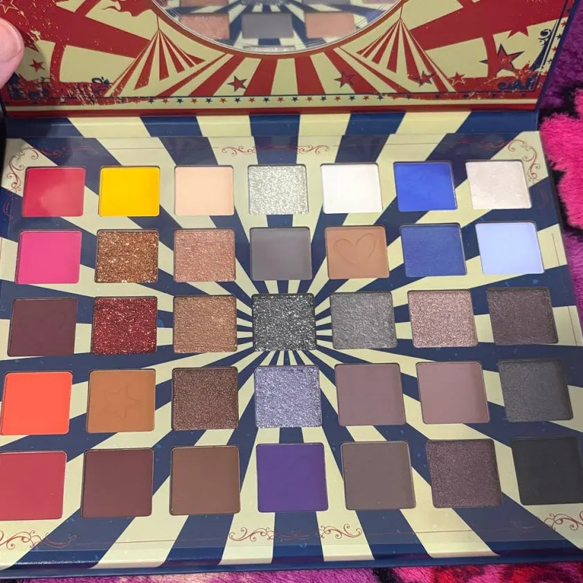 Ring Master Eyeshadow Palette By Beauty Creations